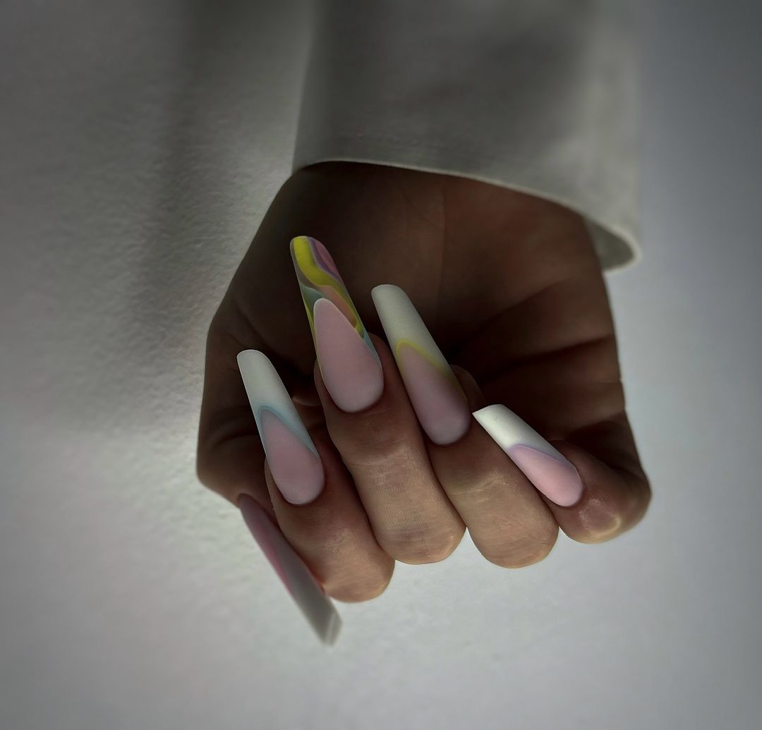 25 French Tip Nail Designs for a Chic Summer Style