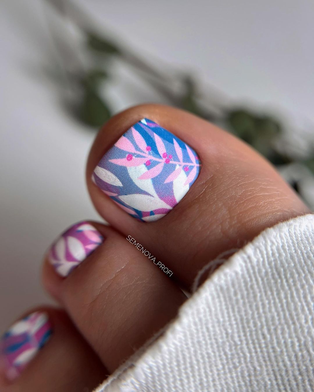 Dive into Summer Vibes: 29 Pedicure Designs to Make Your Toes Pop!