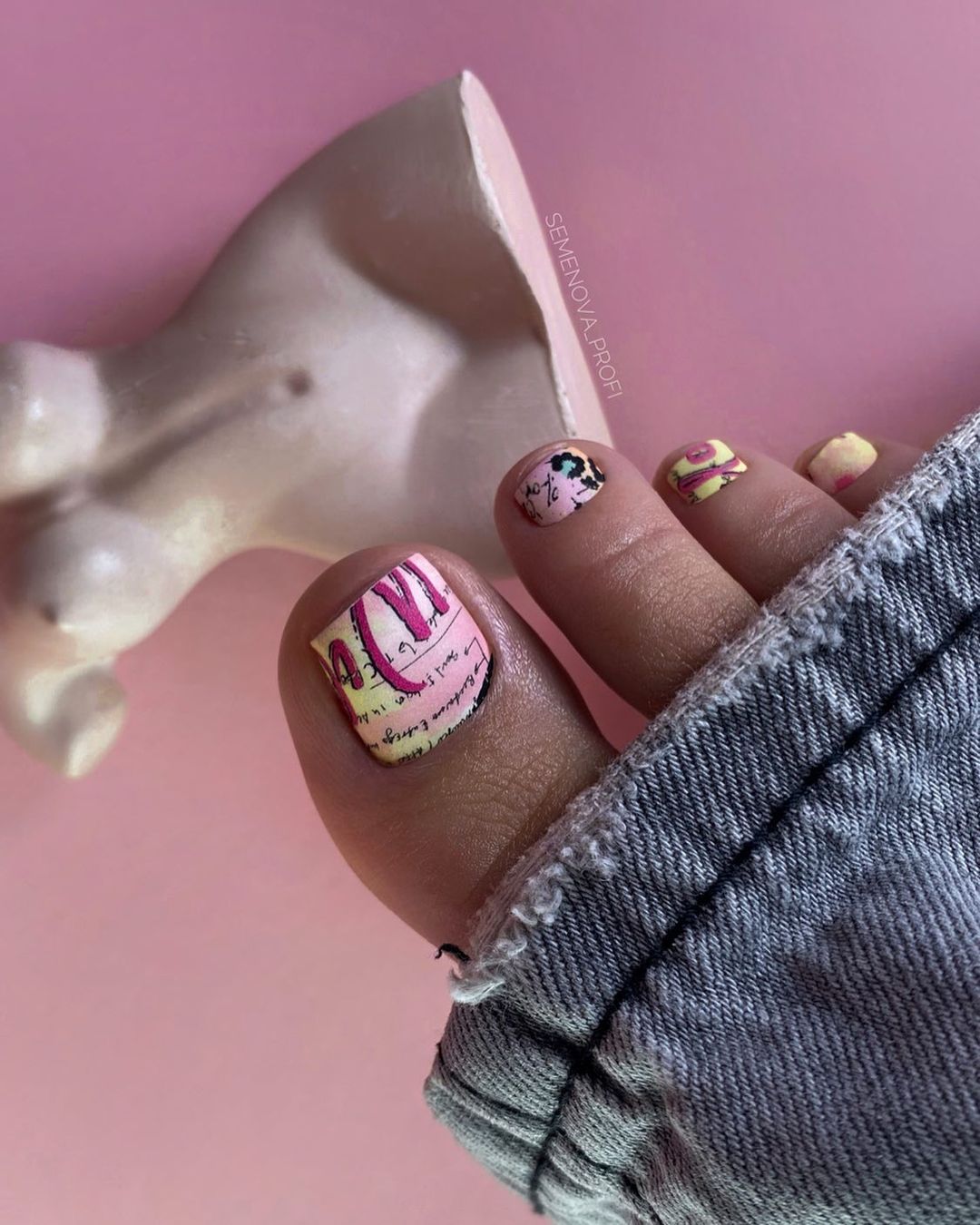 Dive into Summer Vibes: 29 Pedicure Designs to Make Your Toes Pop!