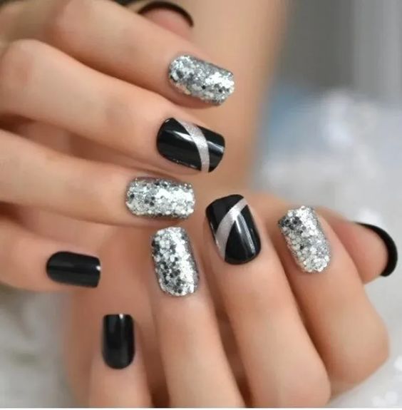 18+ Stunning Silver And Black Nail Designs 2023