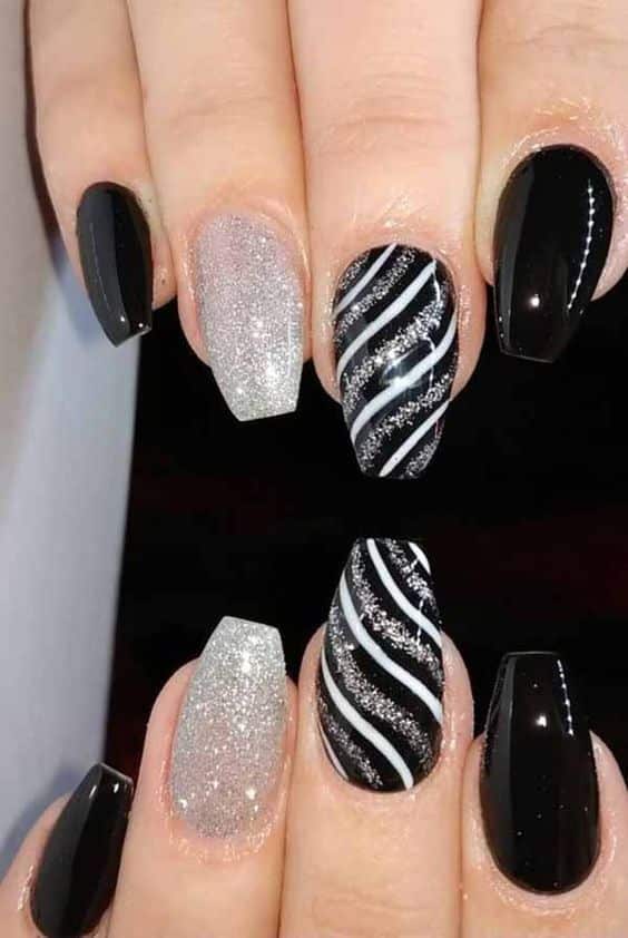 18+ Stunning Silver And Black Nail Designs 2023