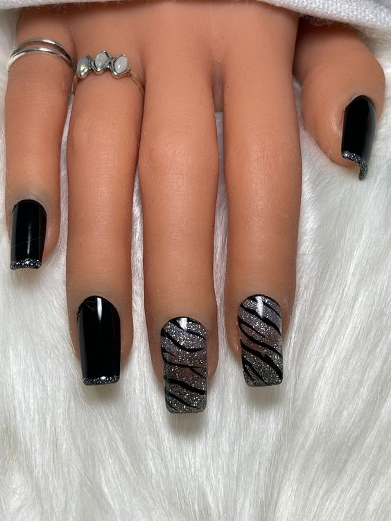 18+ Stunning Silver And Black Nail Designs 2023