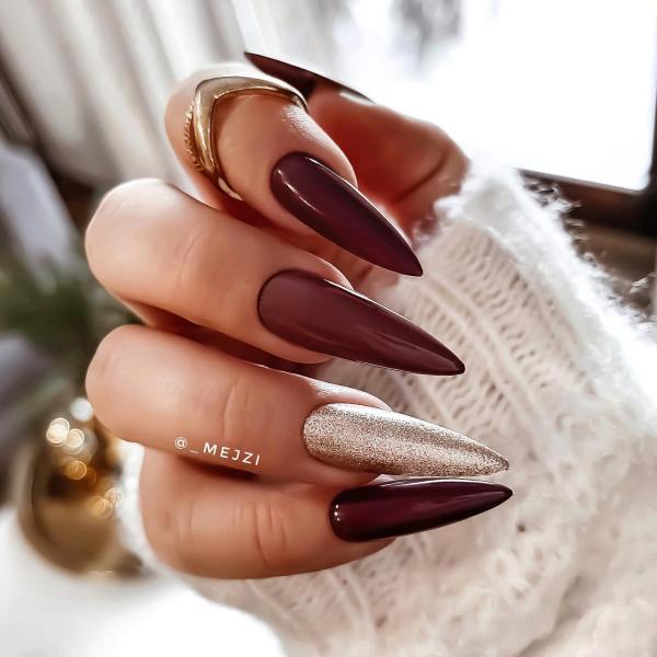 Stiletto Nails with Gold Glitter Ring Finger