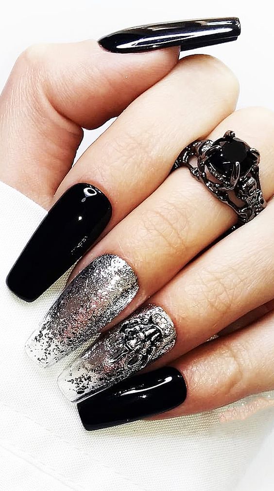 18+ Stunning Silver And Black Nail Designs 2023