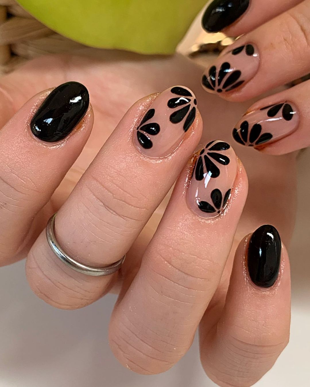 29 Stunning Ideas for Black Fall Nails 2024