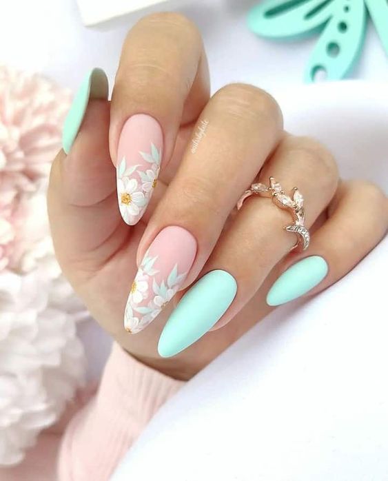 chic and classy flower nails in pastel