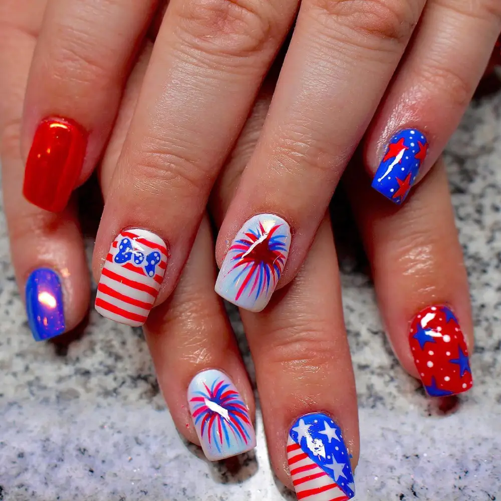 Short Fireworks Holiday Fingernails manicure