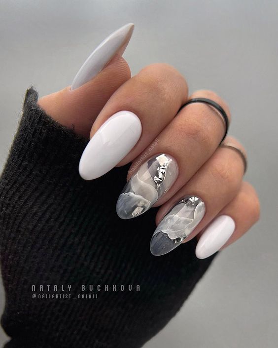 Light grey round marble nails