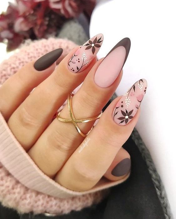 Flowery nude nails with dark brown tips