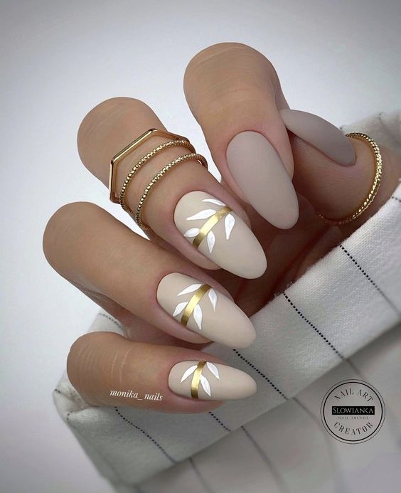 Beige gradient nails