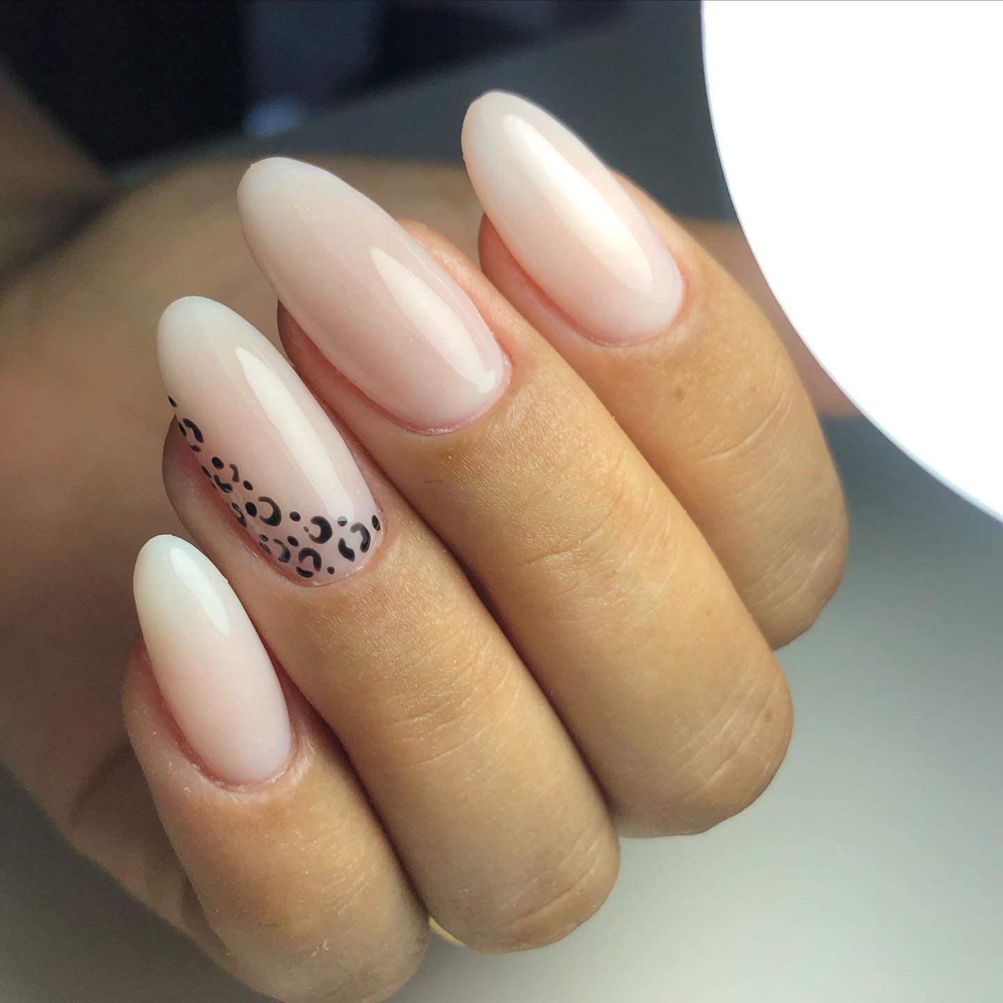 Milky white round nails