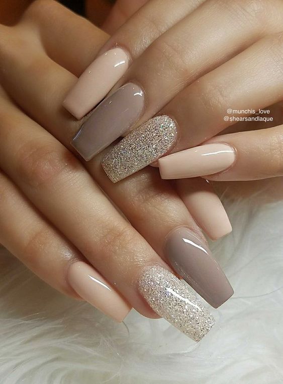 Gradient taupe nails with glitters