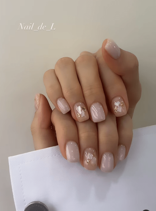 nude pink minimalist nails. classic pink nails short. wedding nails nude. simple bridal nails.