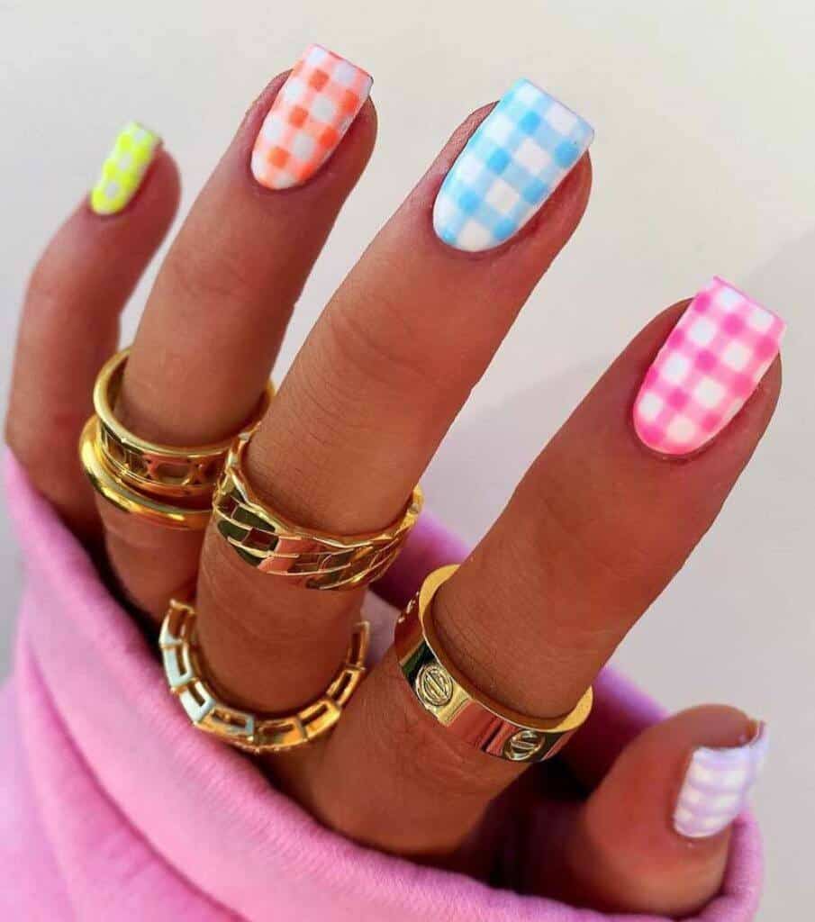 summer gingham nails