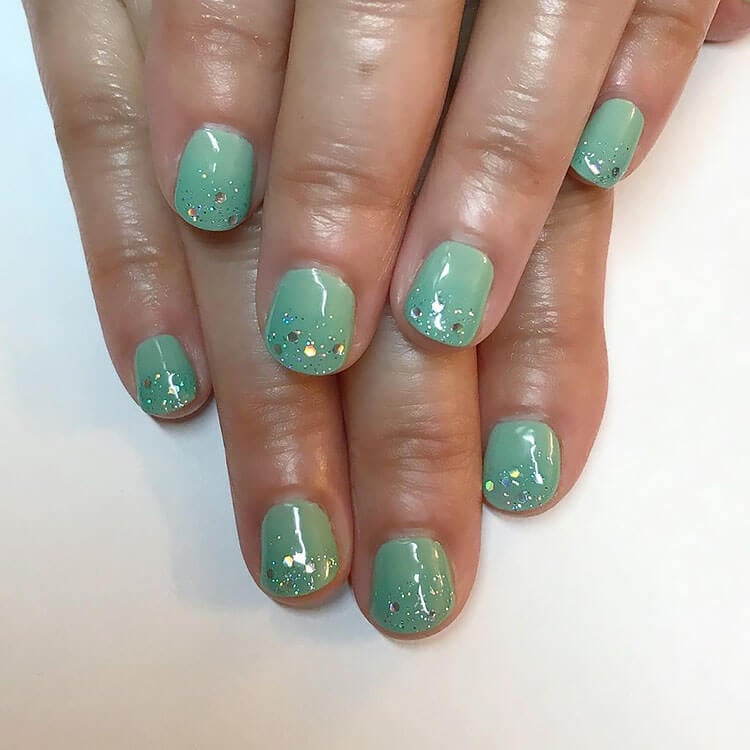 green nails