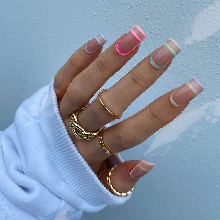 outlined nails