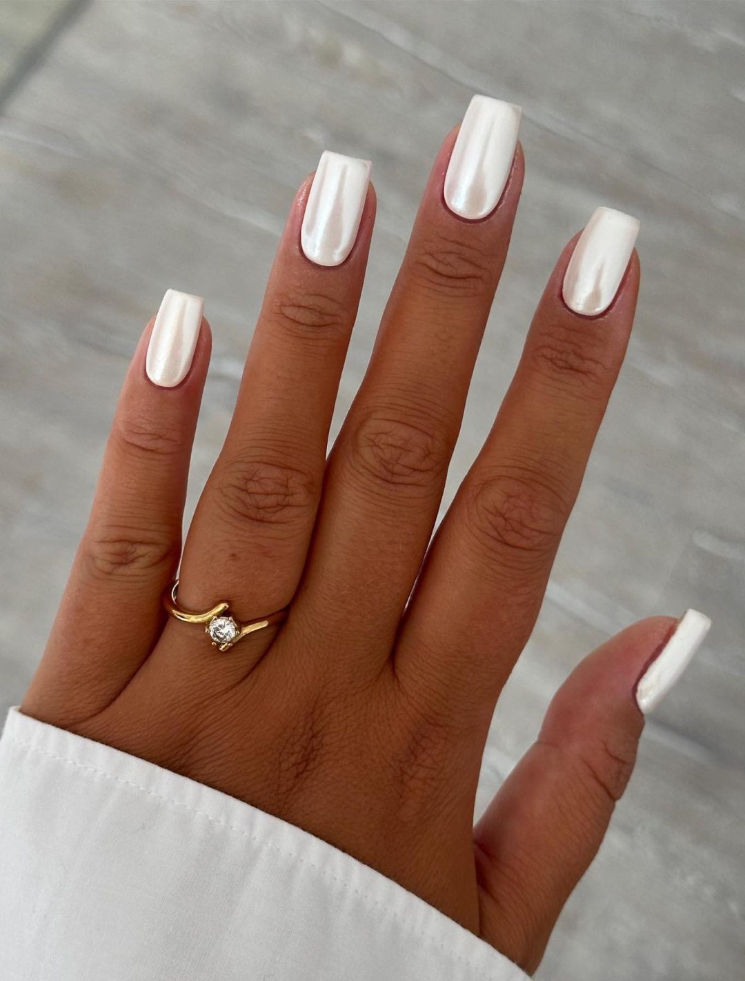 White chrome nails in square shape.