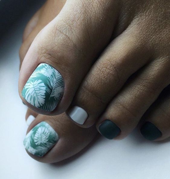 Intriguing Toes: A Journey Through Summer Pedicure Designs 25 Ideas