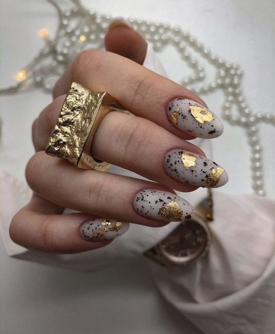 Spring 2024's Chic Oval Nail Trends 15 Ideas