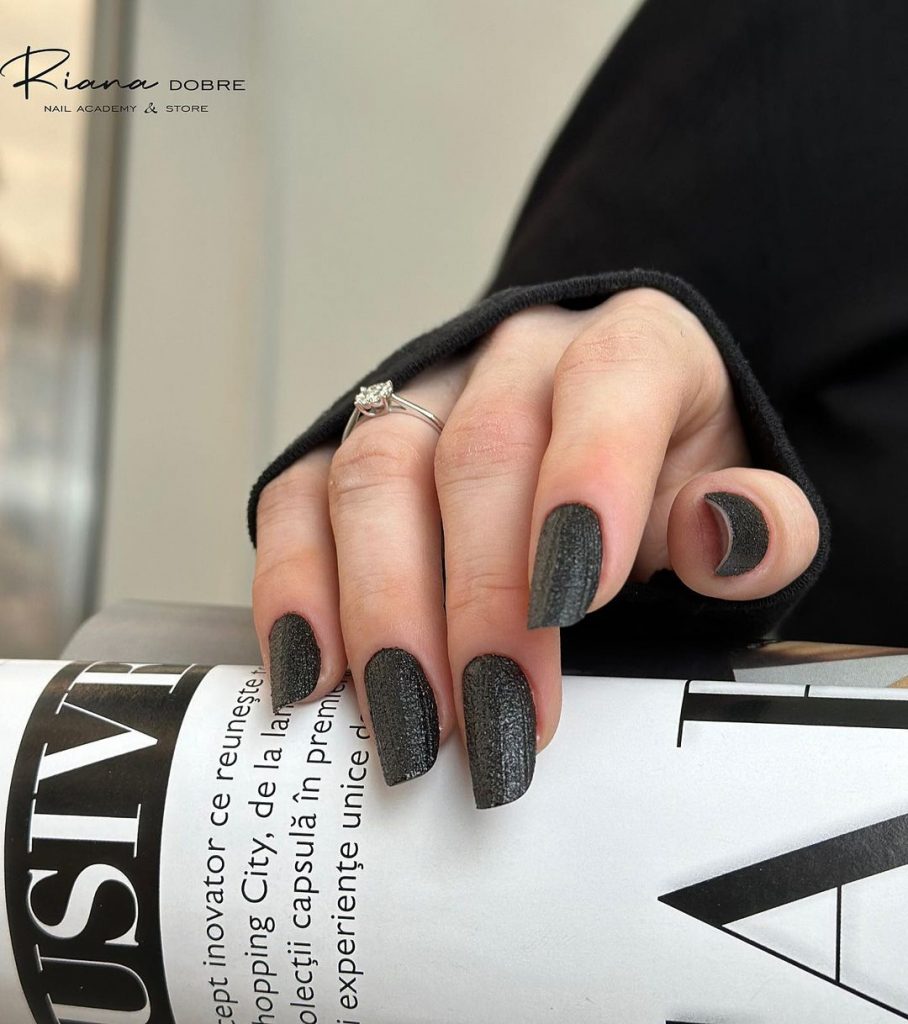 Trendy and Popular Fall Nail Colors 27 Ideas