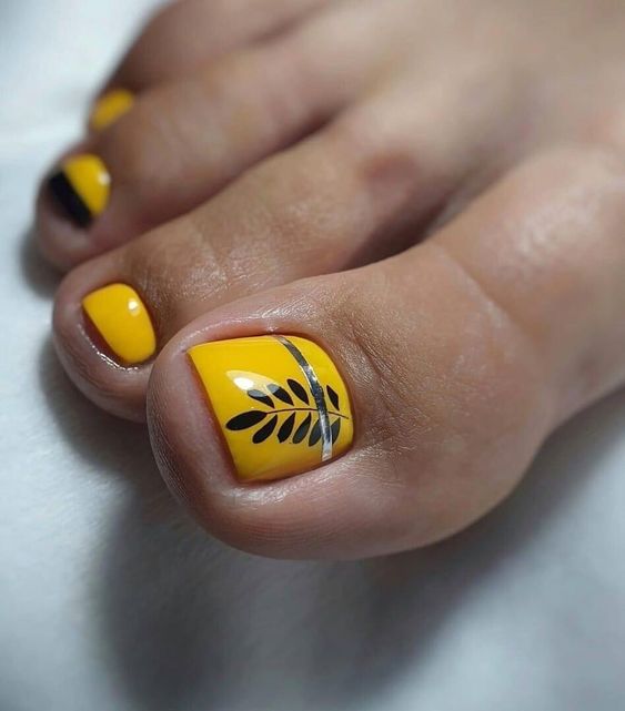 Intriguing Toes: A Journey Through Summer Pedicure Designs 25 Ideas