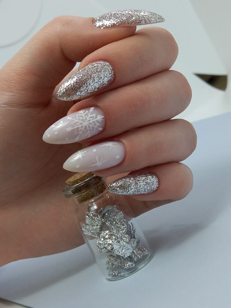 Almond Christmas Nails 2023 22 Ideas: Festive Designs for Winter Beauty