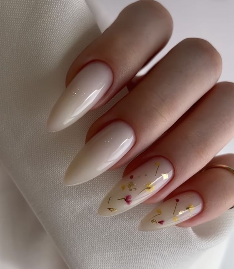 Pale Nails 18 Ideas: Embrace the Subtle Beauty