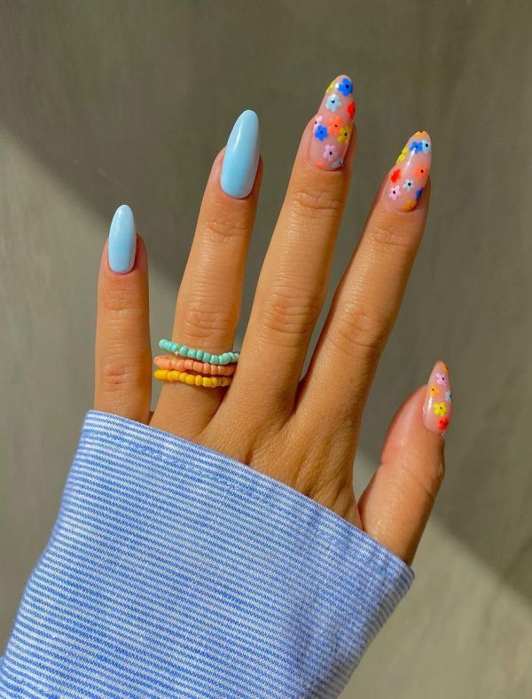 2. Summer Nails