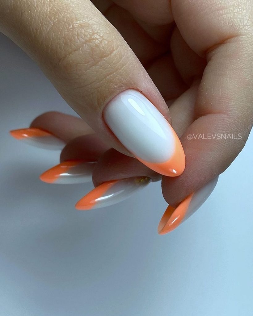 Embrace the Sunshine: Chic Summer Oval Nail Designs & Colors 27 Ideas