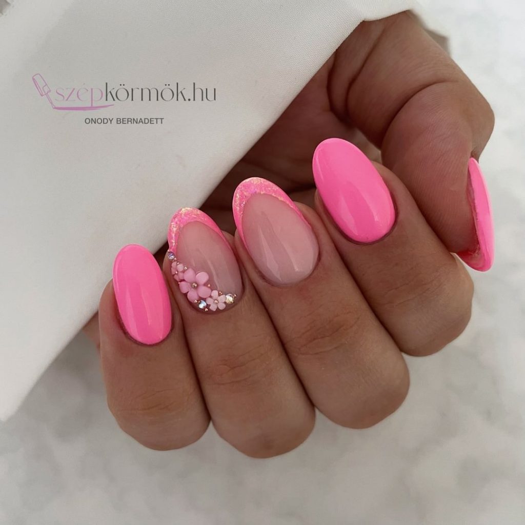 Embrace the Sunshine: Chic Summer Oval Nail Designs & Colors 27 Ideas